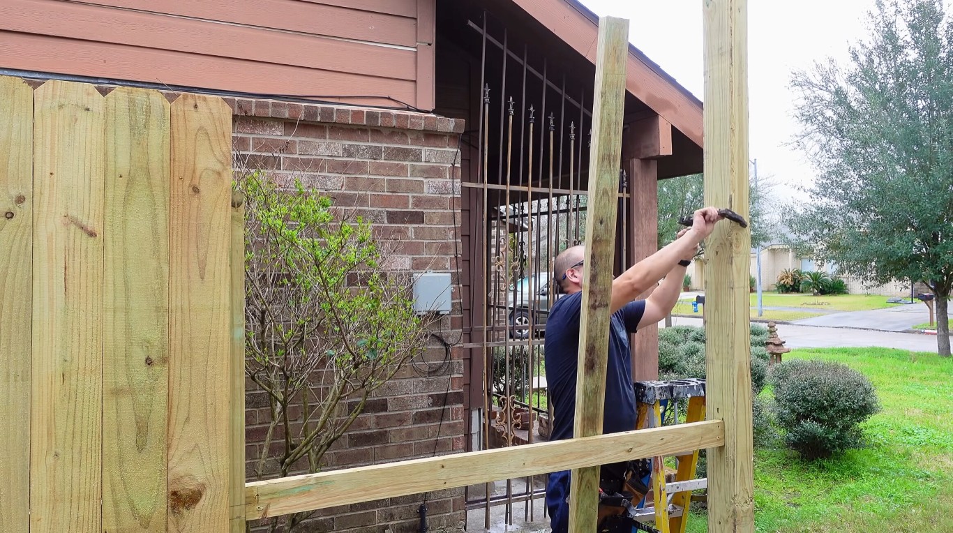 Trusted fence installation professional working in Poinciana, FL