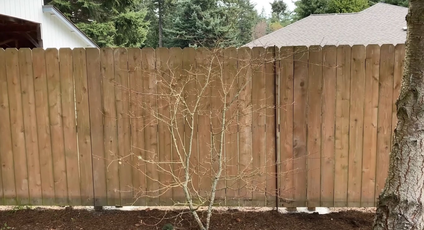 Comparing fence types and materials in Poinciana, FL