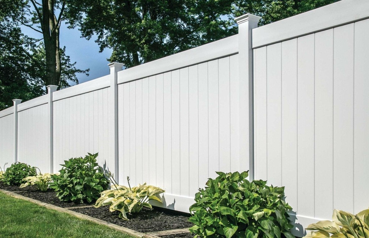 Professional fence installation services in Poinciana, FL